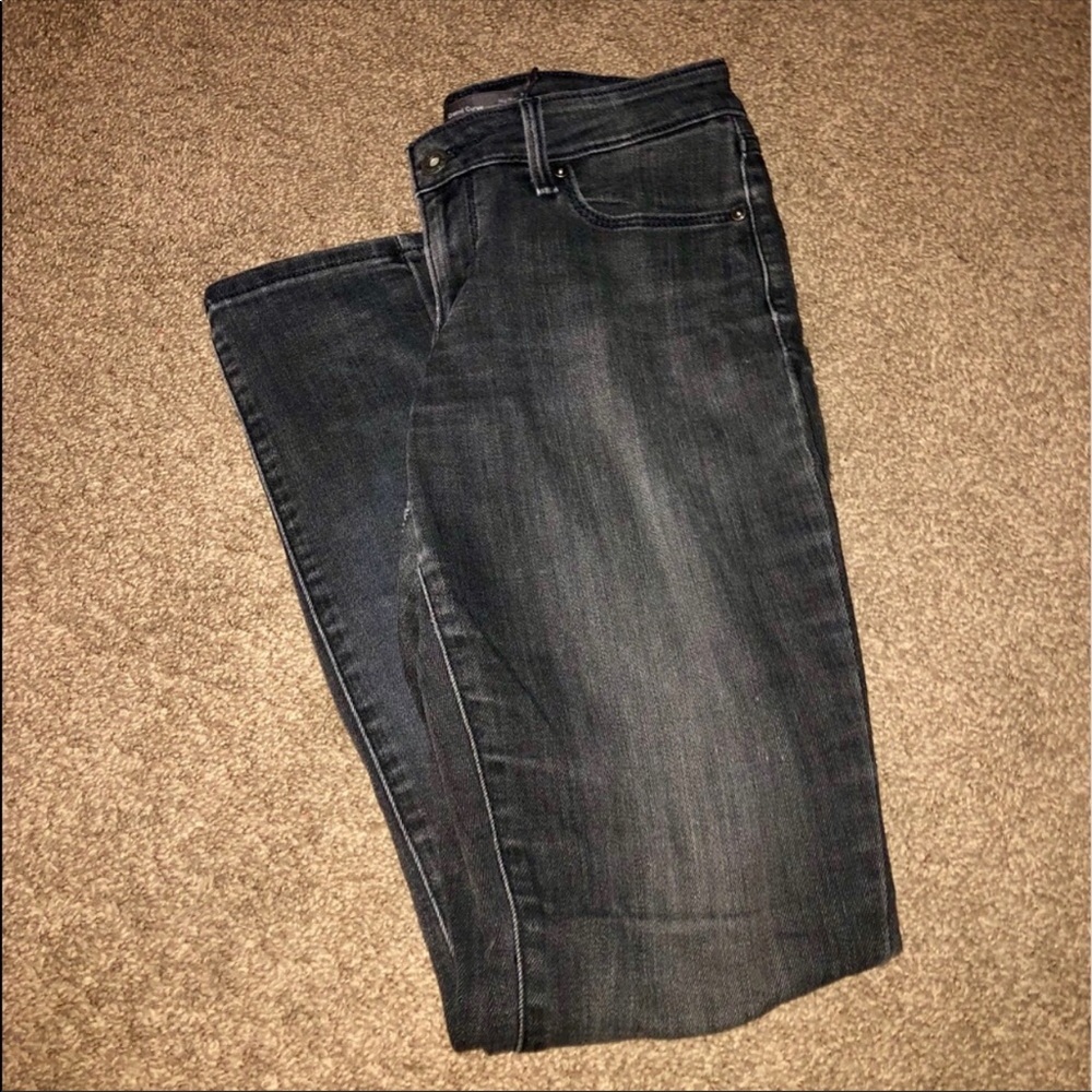 Dark Grey Demi curve. Mid rise. Skinny Levi Jeans.